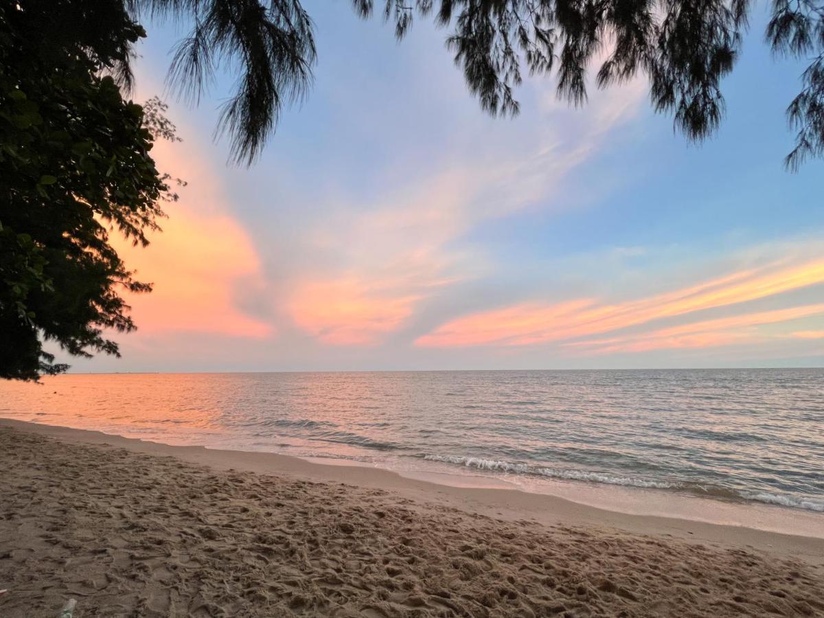 Sky&Sea Cha-Am Beach Bagian luar foto